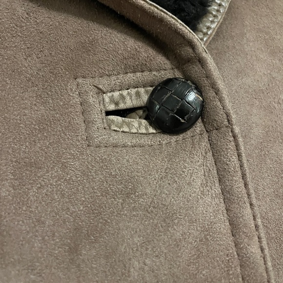 Fritala brown suede shearling coat with black trim, made in Finland - Picture 7 of 10